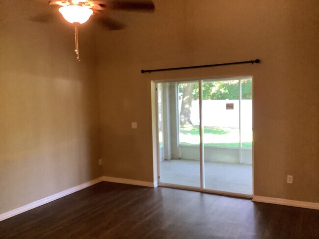 Building Photo - 2207 Golden Ivy Way