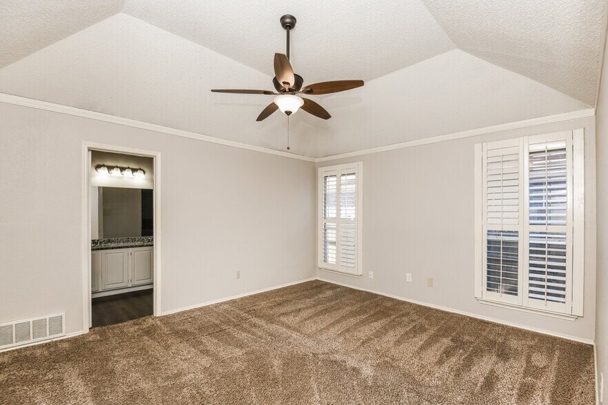 Building Photo - 1505 Gainsborough Way