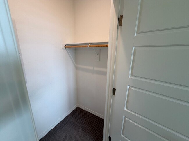 Building Photo - 1322 E Gemini Pl