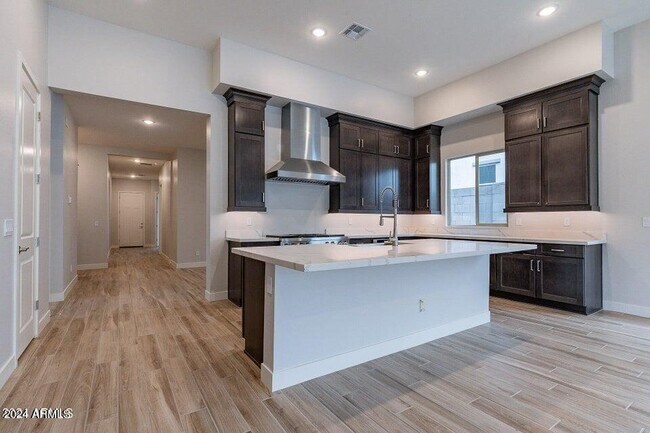 Building Photo - 21390 W Meadowbrook Ave