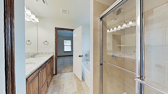 Building Photo - Very Nice 4 Bedroom 2 Bath Home in Yukon Schools