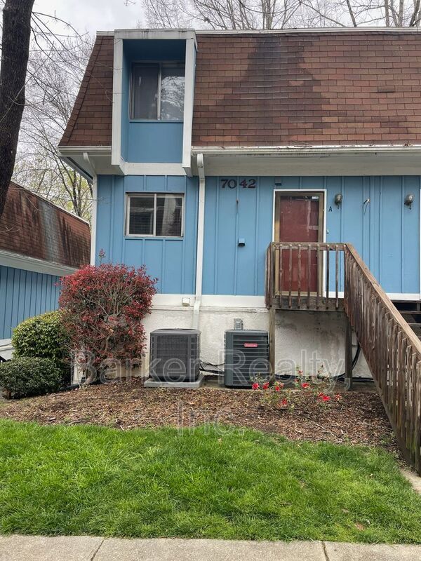 Primary Photo - 7042 Longstreet Dr