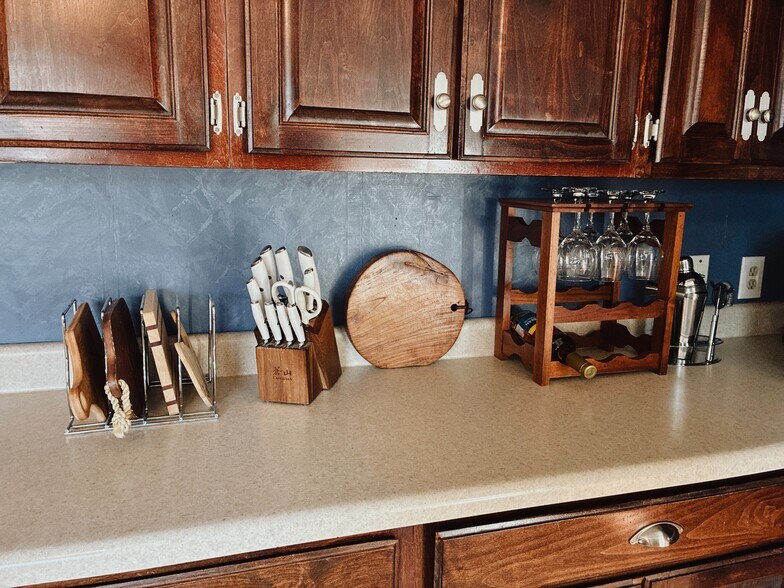 Building Photo - 6946 Hickory View Ln