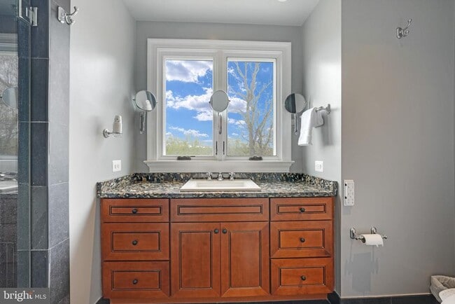 Building Photo - 9884 River Chase Way