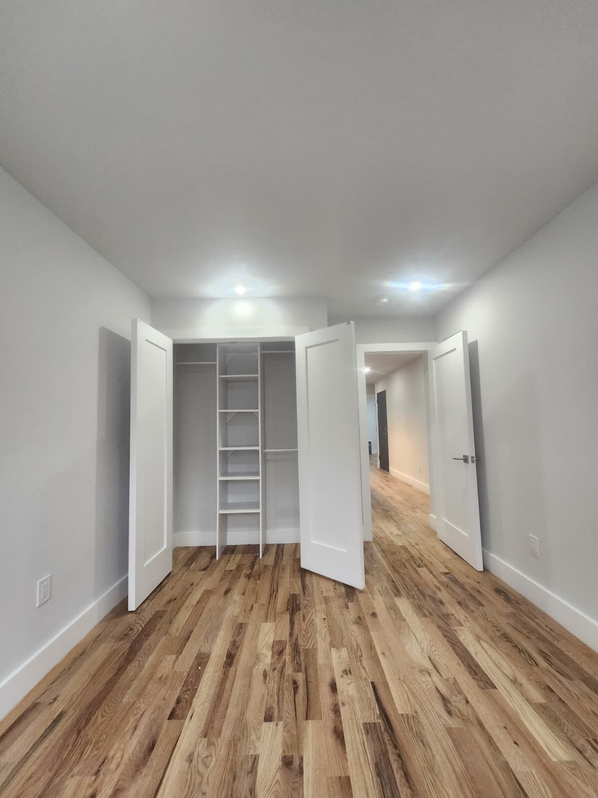 Building Photo - 1424 E 102nd St