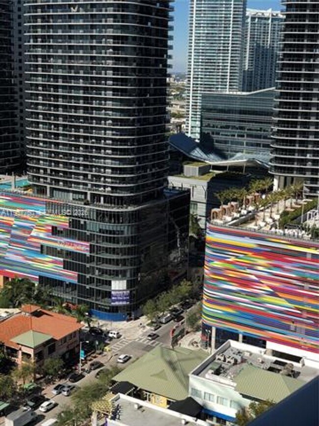 Building Photo - 1010 Brickell Ave