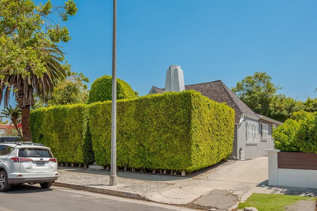 Building Photo - 542 N Sierra Bonita Ave