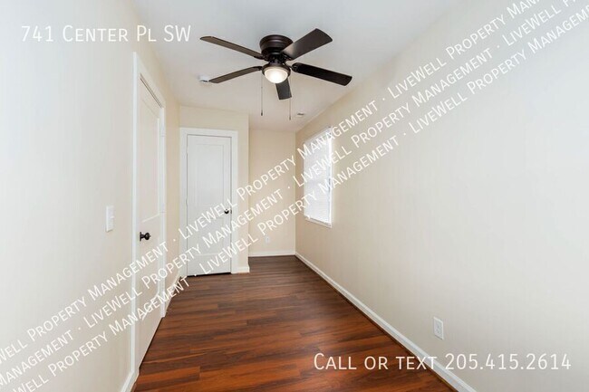 Building Photo - 741 Center Pl SW