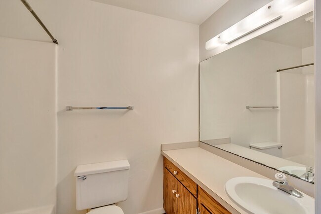 Building Photo - 1543 Birnam Dr