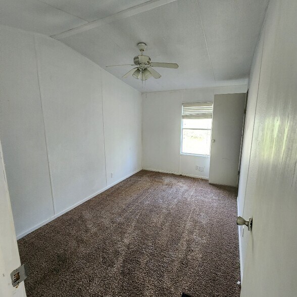 Building Photo - 15275 Country W Dr