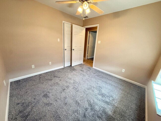 Building Photo - 339 Princess Place