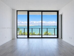 Building Photo - 480 NE 31st St