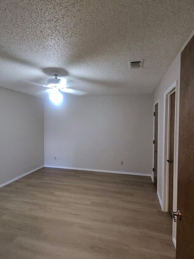 Building Photo - 2317 Garden Park Ct