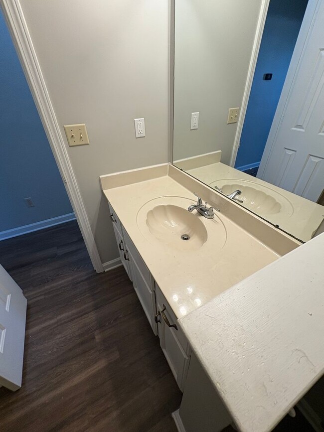 Building Photo - 5384 Farm Ridge Dr