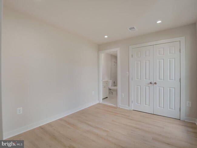 Building Photo - 14750 Jordan Ln