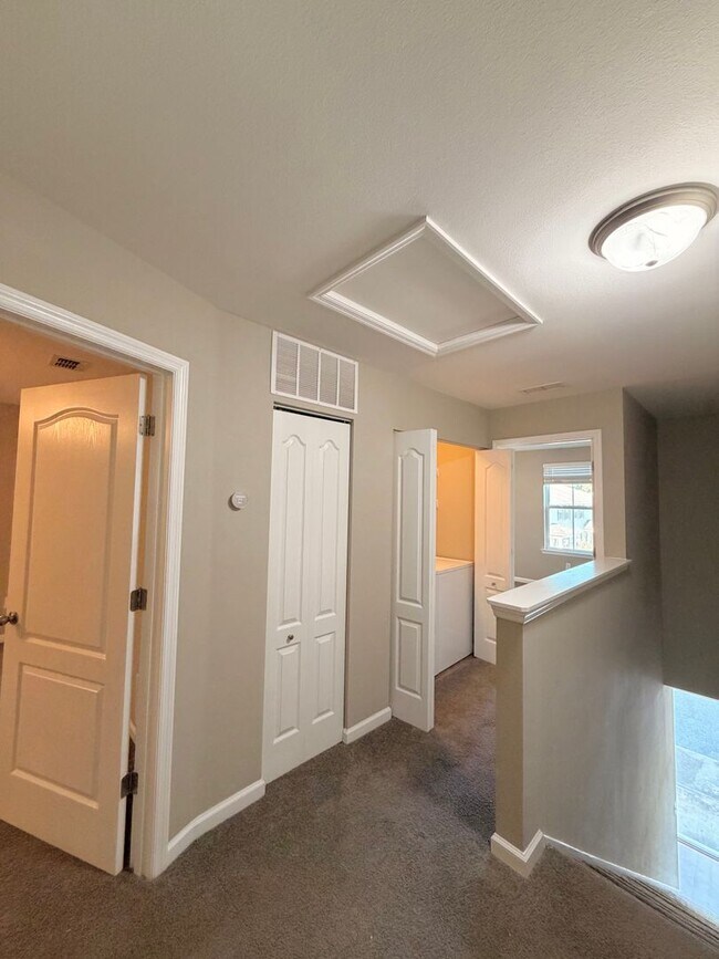 Building Photo - Modern 3/3 Condo | Prime Tallahassee Location