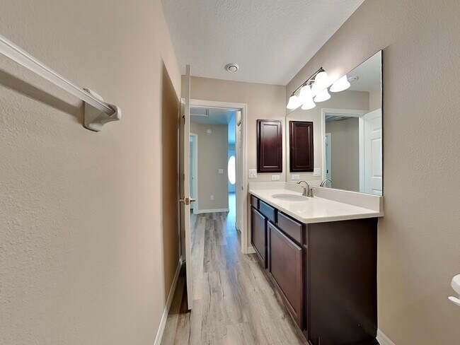 Building Photo - 8547 N Tiny Lily Dr