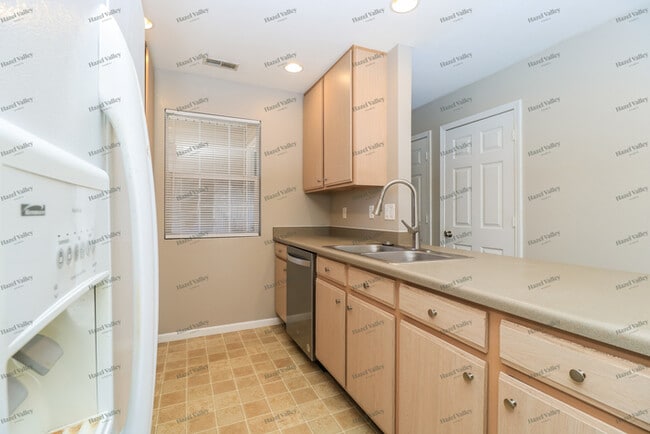 Building Photo - 5381 Lakewood Terrace