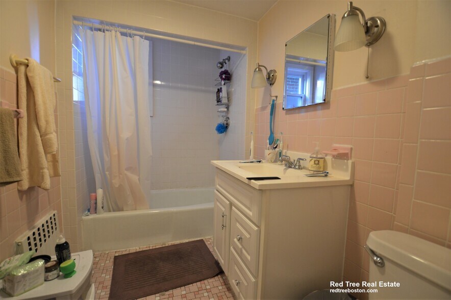 Building Photo - 98 Cypress St