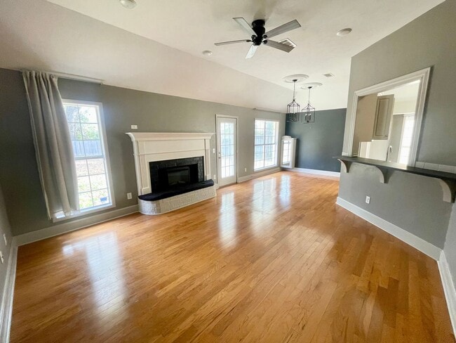 Building Photo - 3/2 For Rent in Germantown School District!