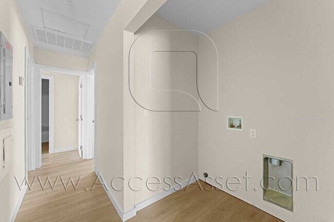 Building Photo - 108 S Lindsay St