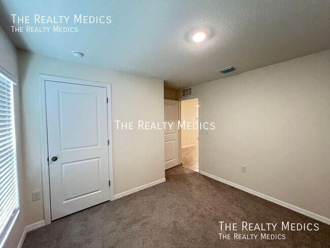 Building Photo - 8561 SW 46th Ave