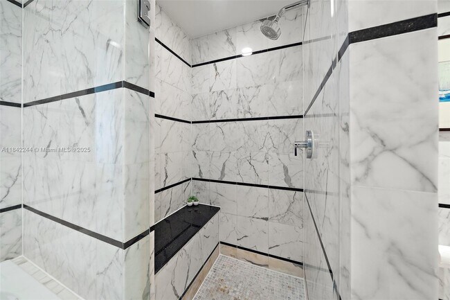 Building Photo - 4391 Collins Ave