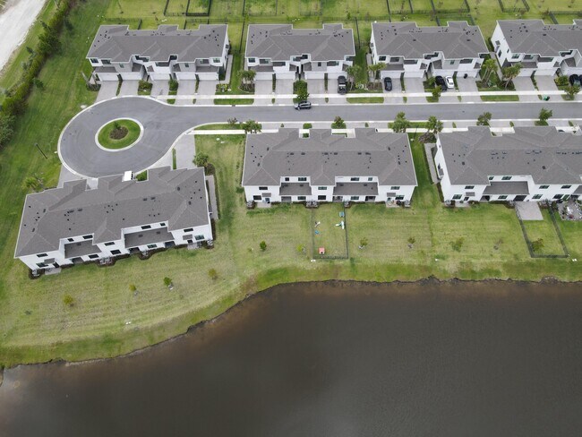 Building Photo - 14083 SW Thorens Dr