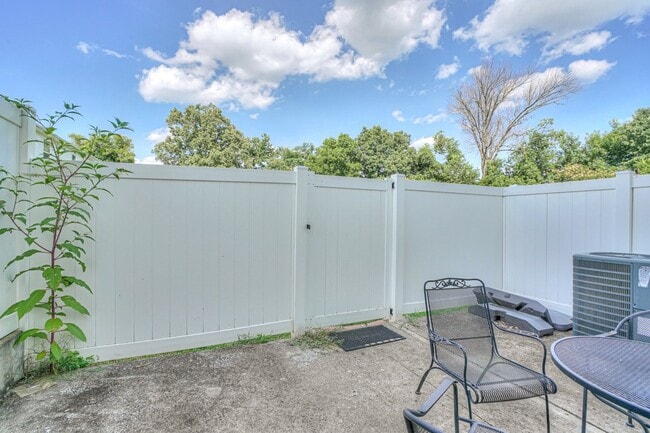 Building Photo - 107 Latimer Dr