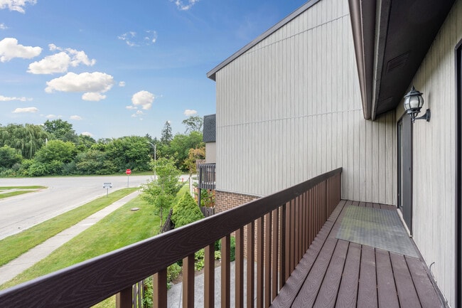 Building Photo - 780 E Golfview Dr