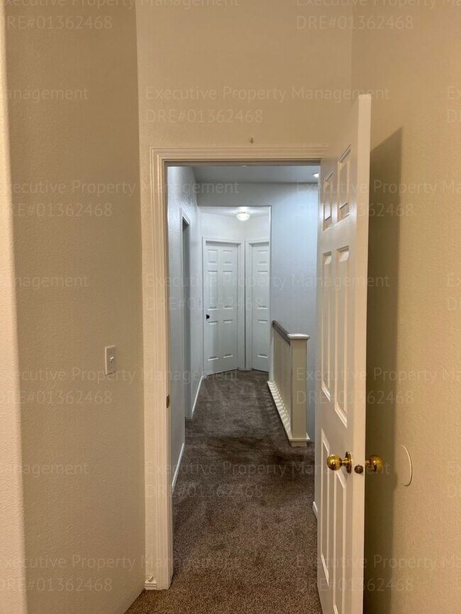 Building Photo - Stunning 4-bedroom, 3 bathroom home located in the westside of Bakersfield this spacious house of...