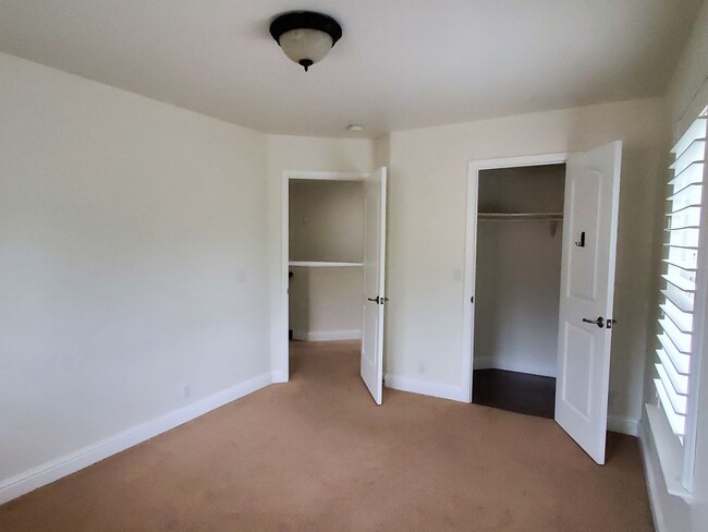 Building Photo - Charming Luxury Home near Downtown & Shopping