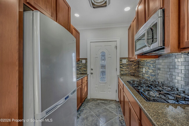 Building Photo - 2124 Shawnee Ave