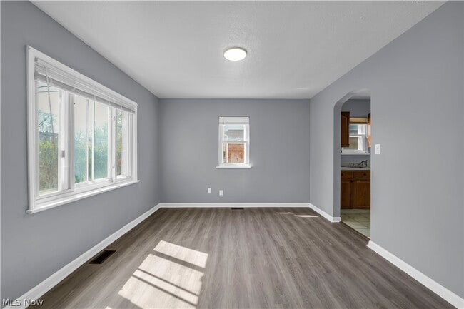 Building Photo - 4684 W 158th St
