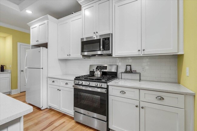 Building Photo - 855 Avery Park Dr