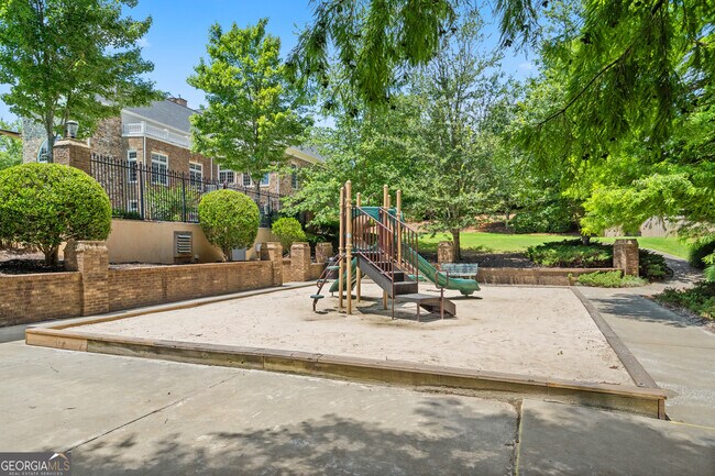 Building Photo - 2045 Kent Ct