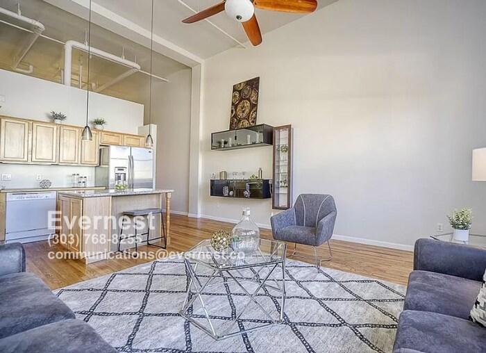 Building Photo - 1555 California St