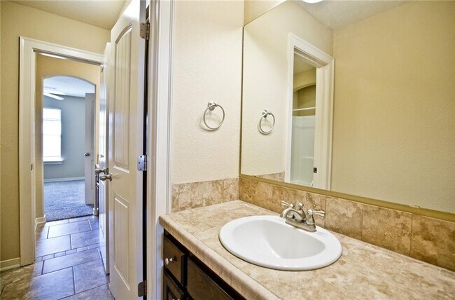 Building Photo - 3761 W Providence Dr