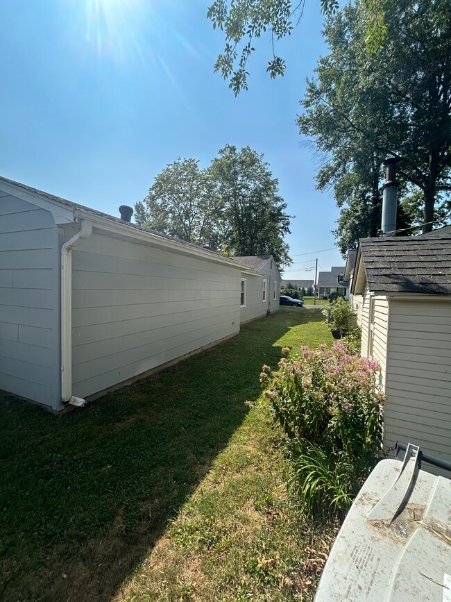 Building Photo - 905 W South St