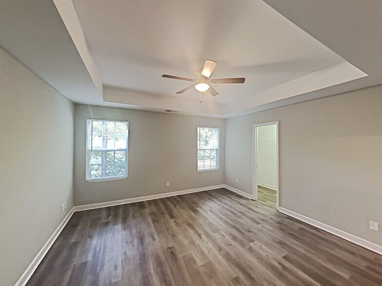 Building Photo - 202 River Hills Dr