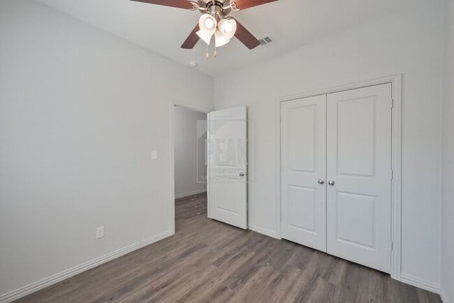 Building Photo - $1450! Stylish 2BR Townhome with 15 Minutes from Downtown Fort Worth Stockyards!
