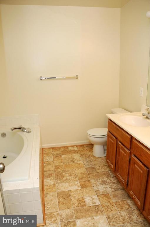 Building Photo - 5812 Wyndham Cir