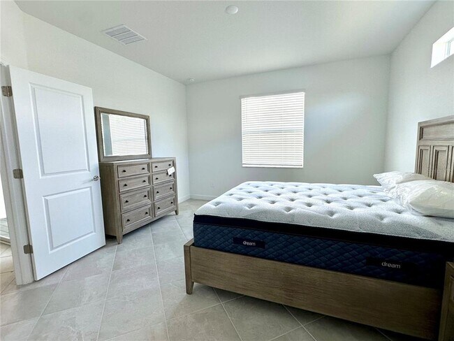 Building Photo - 8225 Shr Lk Dr