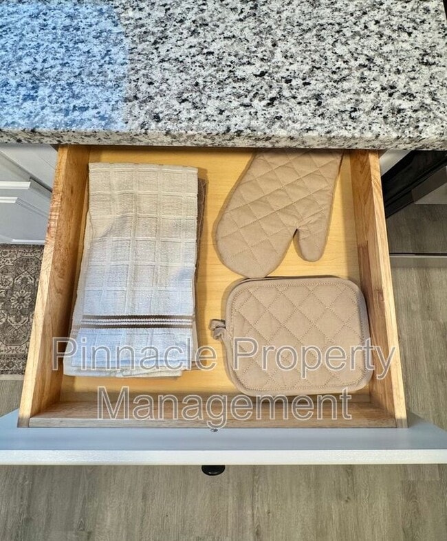 Building Photo - 2408 Lindenwood Dr