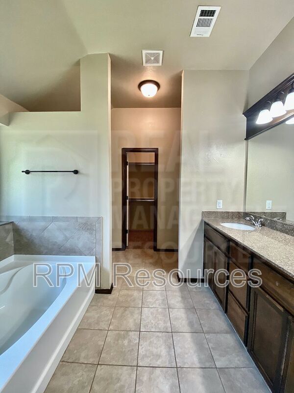 Building Photo - 9021 SW 55th St