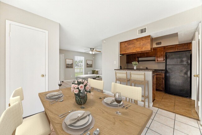 Building Photo - 1916 Upland Dr