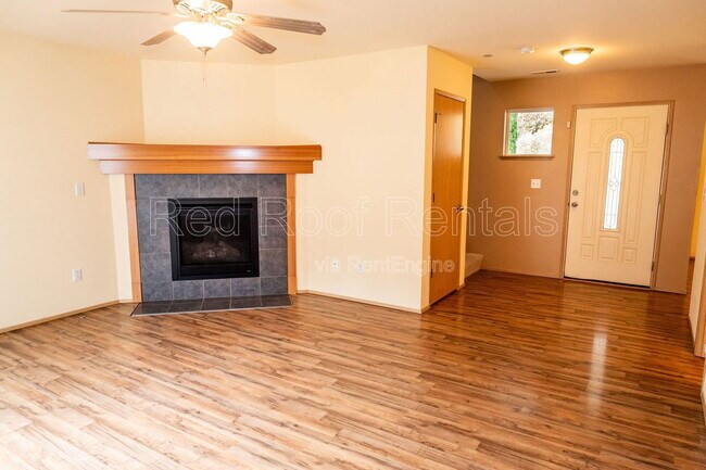 Building Photo - 1208 Burnside Pl