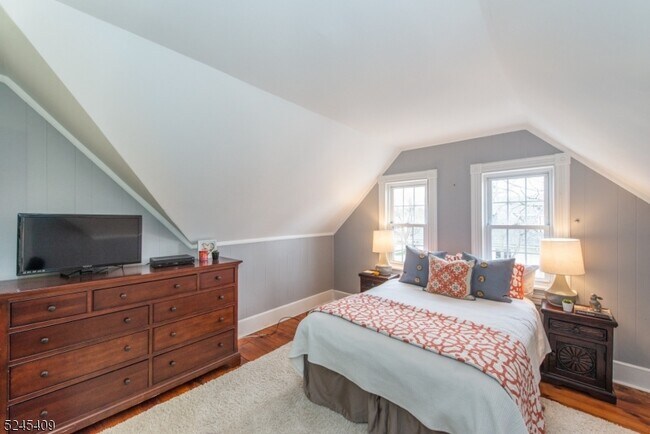 Building Photo - 121 Midland Ave