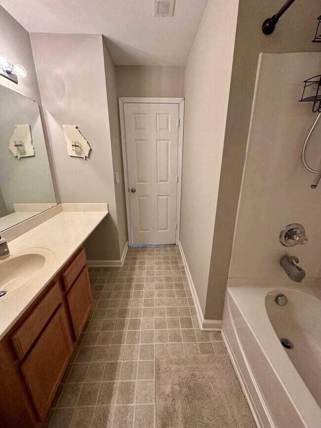 Building Photo - 809 Roni Ct