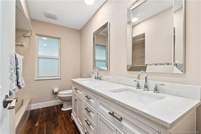 Building Photo - 7 Riverview Dr